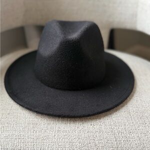 Classic Black Wide-Brim Felt Fedora